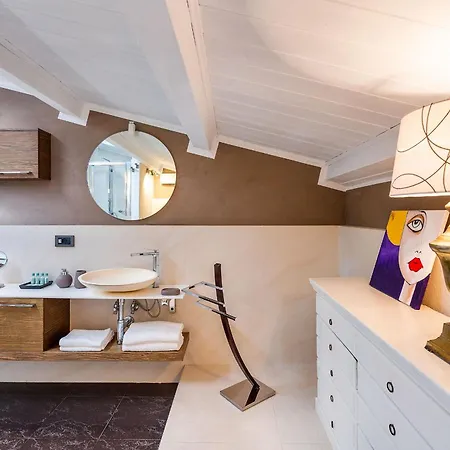 Carolina Villa *
