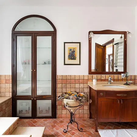 Carolina Villa San Corrado di Fuori